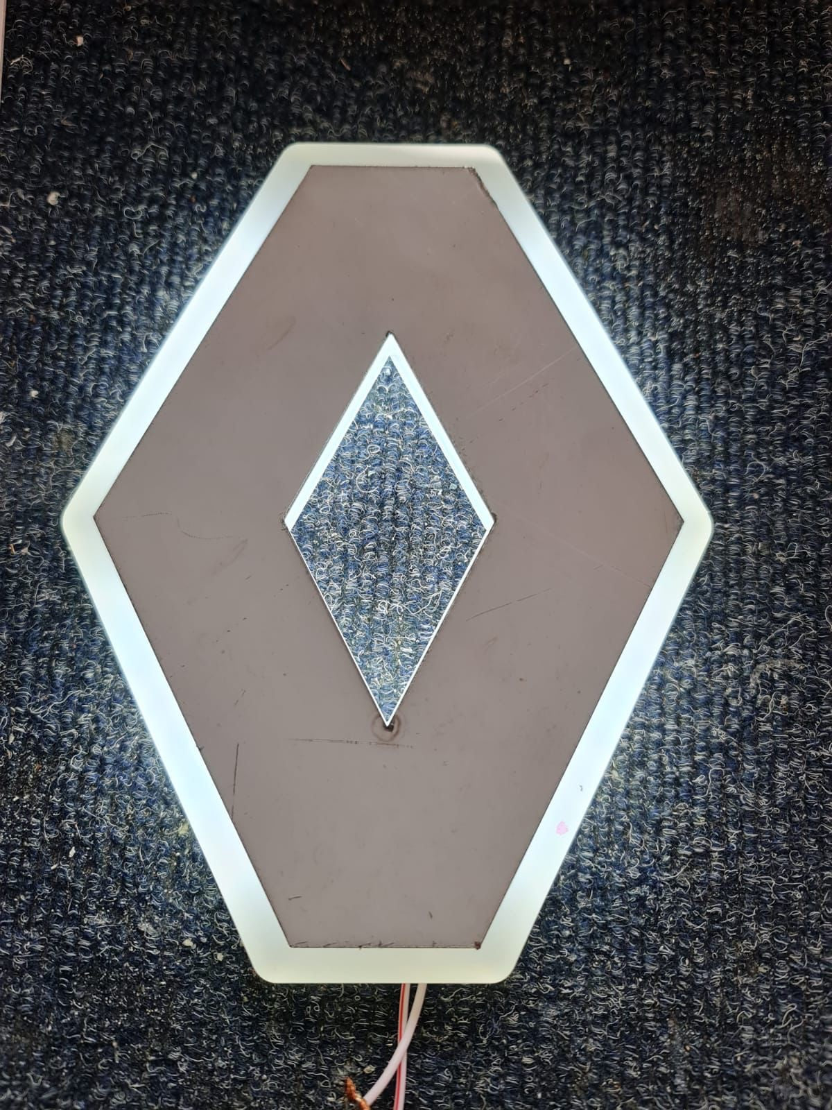 Renault emblem with LED lighting in white