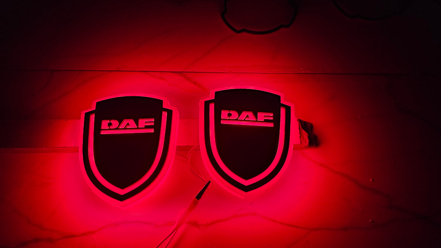 DAF-Kühlergrill-Logo mit schwarz-weißer LED