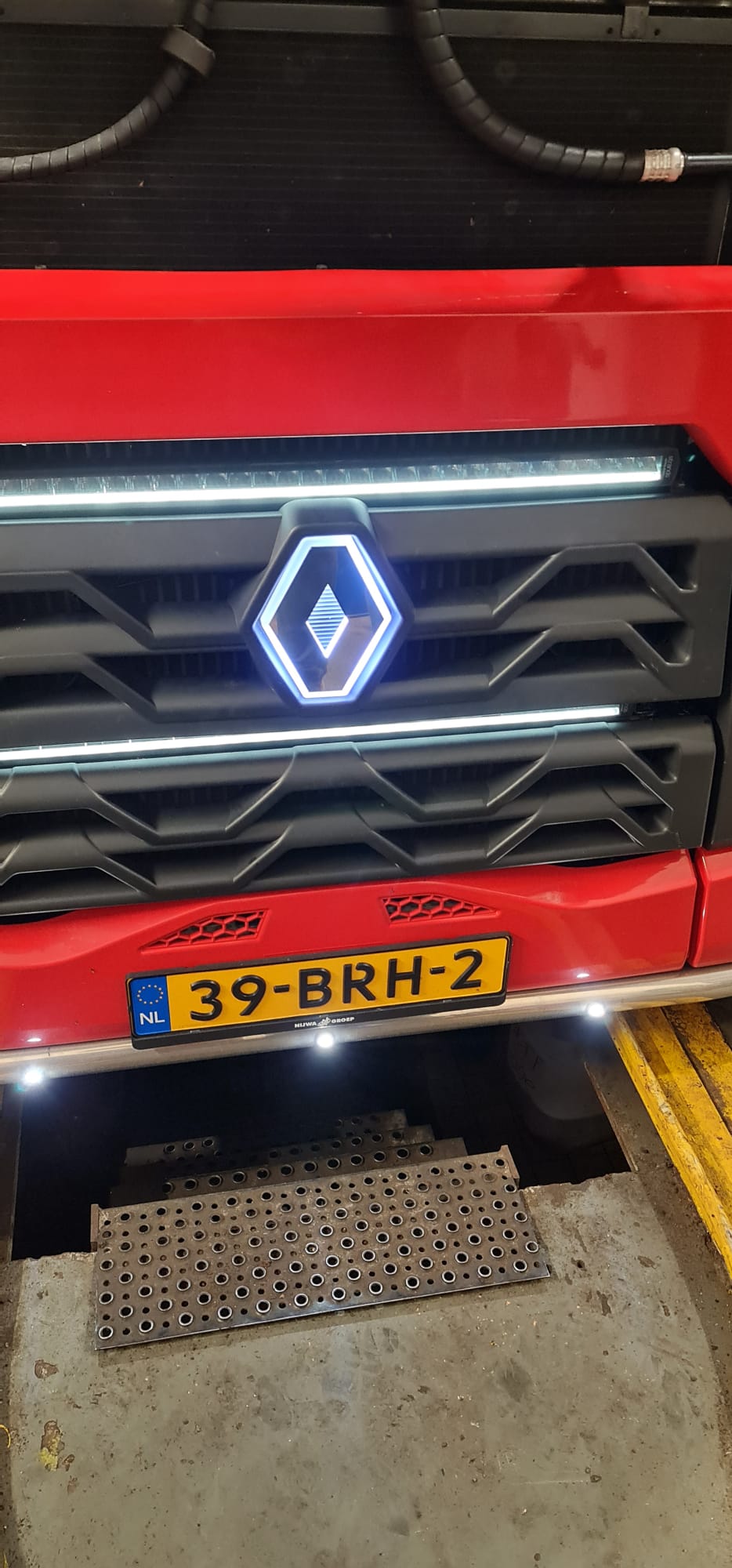 Renault emblem with LED lighting in white