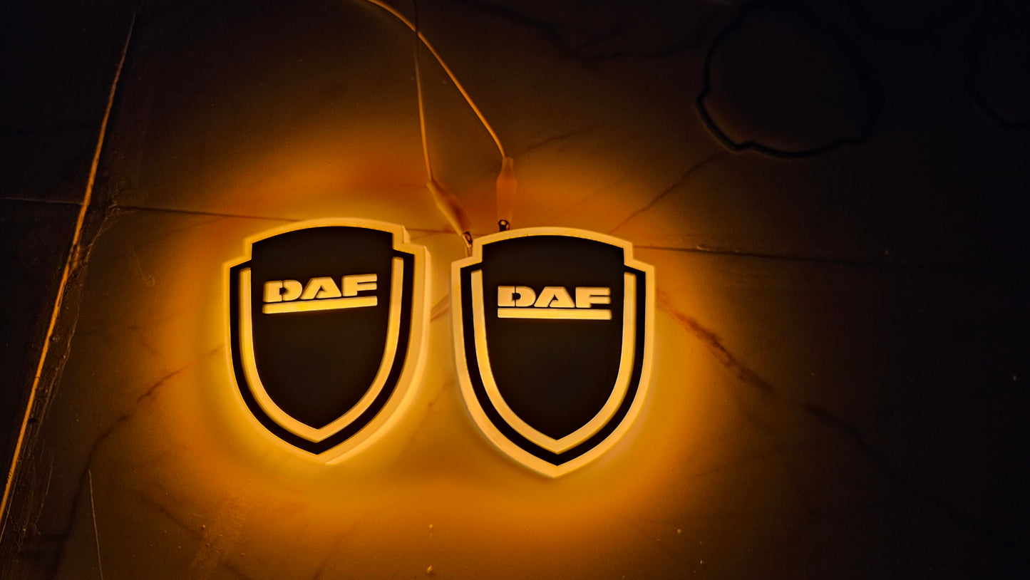 DAF-Kühlergrill-Logo mit schwarz-weißer LED